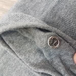 Lululemon gray eternity feeding blanket / scarf‎